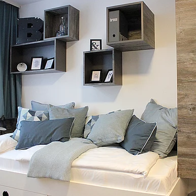 Einzelzimmer / Single Room / Bett
