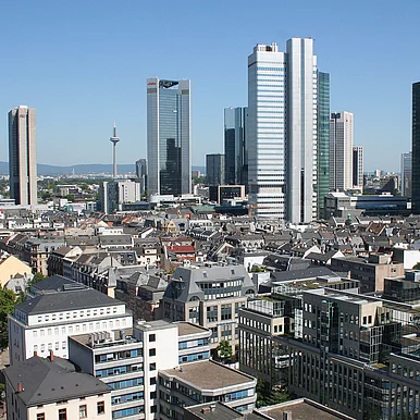 Schulgebäude aus der Luft